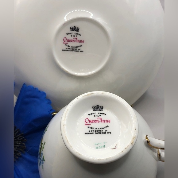 Queen Anne 8362 Bone China England Teacup & Saucer, White w/Evergreen Scrolls - Picture 10 of 10